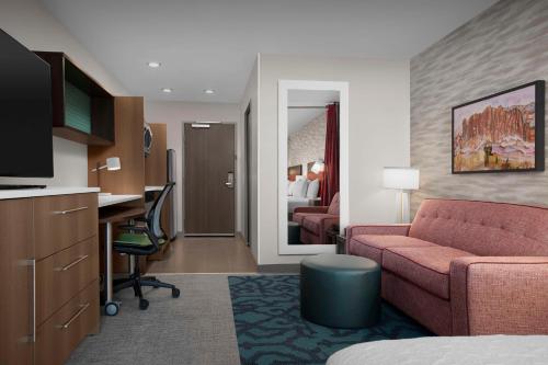 Posezení v ubytování Home2 Suites By Hilton Phoenix North Happy Valley