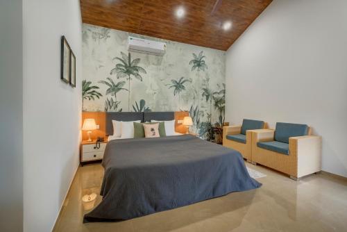 Ένα ή περισσότερα κρεβάτια σε δωμάτιο στο SaffronStays The Mistty Mountain