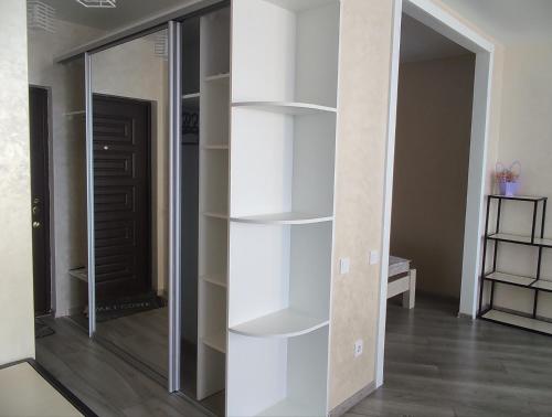 a room with a mirror and a closet at Апартаменты в ЖК " 30я Жемчужина KADORR" in Liski