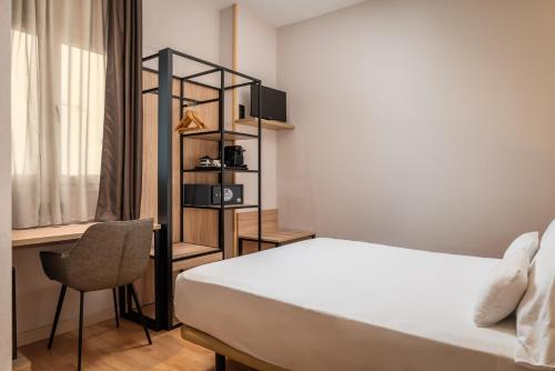 Postel nebo postele na pokoji v ubytování Petit Palace Eixample