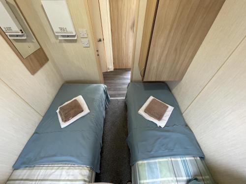 Katil atau katil-katil dalam bilik di 3 Bedroom Caravan, Edi Rita, Robin Hood, Pet Friendly