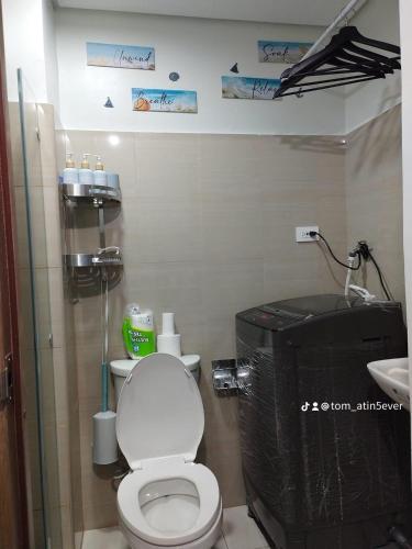 a bathroom with a toilet and a sink at E & R Staycation Condotel near Mall of Asia in Manila