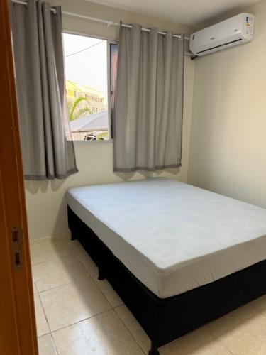 Katil atau katil-katil dalam bilik di Apartamento aconchegante em Cuiaba prox Alphaville
