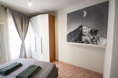 Ένα ή περισσότερα κρεβάτια σε δωμάτιο στο Centro di Aosta - Bilocale grazioso e silenzioso