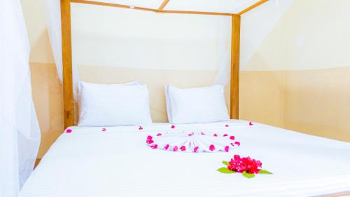 Postel nebo postele na pokoji v ubytování Sands Inn Hotel