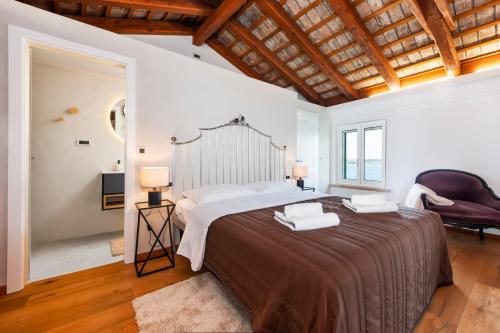 Seaside House Andrea - 3BR with balcony & sea view by Irundo