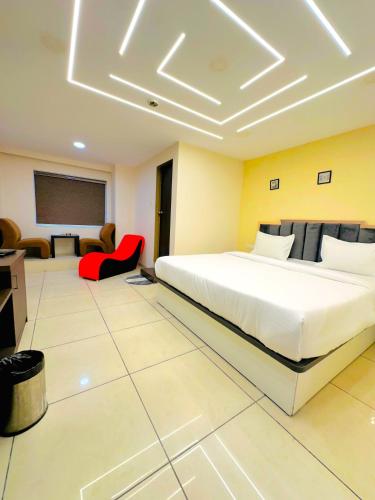 Ένα ή περισσότερα κρεβάτια σε δωμάτιο στο Aundh Elite Stay