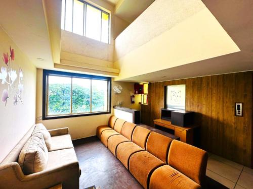 Posezení v ubytování Aundh Elite Stay