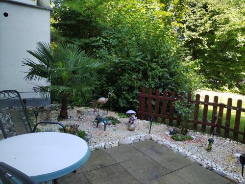 a miniature garden with a table and a fence at Apartment Paradies in Öhringen