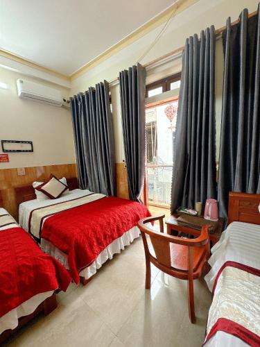 a bedroom with two beds and a window at New Nhat Minh HomeStay & Tour in Ninh Binh