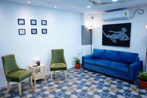 Ruang duduk di Enkay Service Apartments