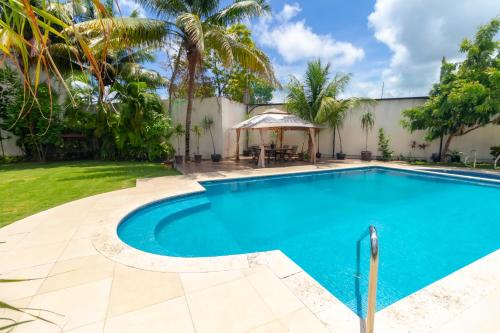 Bazén v ubytování Villa Segovia Cozumel nebo v jeho okolí