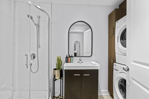 Ένα μπάνιο στο Trendy Open-Space Studio by Jean Talon Market