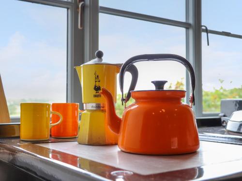 Utensilios para hacer té y café en Nancherrow Studio