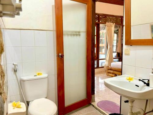 a bathroom with a toilet and a sink at Narafa's Guest House in Jasri