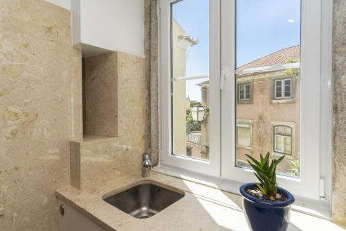 Stylish Duplex Apartment in Baixa, Lisbon, Central & Spacious - TTL321