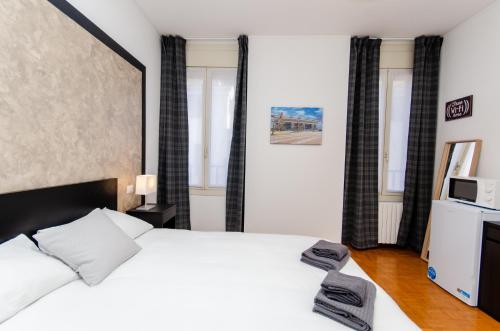 Postel nebo postele na pokoji v ubytování Silver Room