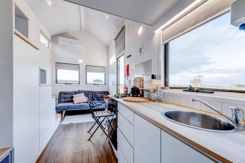 Una cocina o zona de cocina en Barossa Homestead Tiny Home