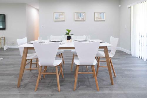 Φωτογραφία από το άλμπουμ του Royal Retreat Pool Hot Tub σε Royal Palm Beach