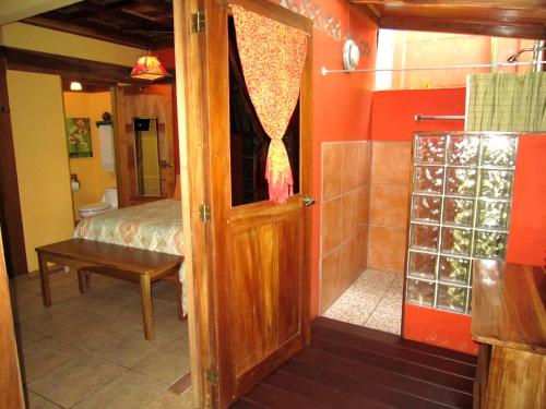 Phòng tắm tại Physis Caribbean Bed & Breakfast