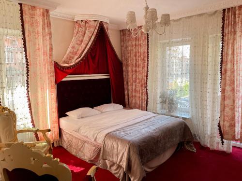Royal City Hotelにあるベッド