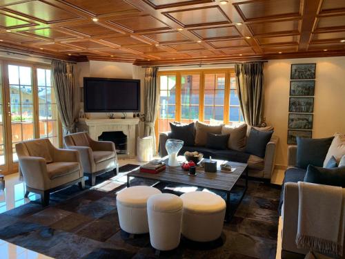 Χώρος καθιστικού στο Ski In Luxury Chalet For Unforgettable Stay