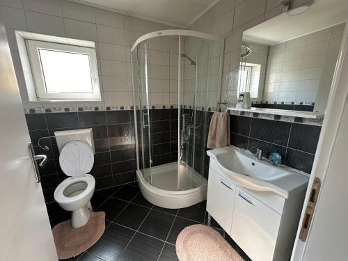 Ένα μπάνιο στο Apartman Anđela