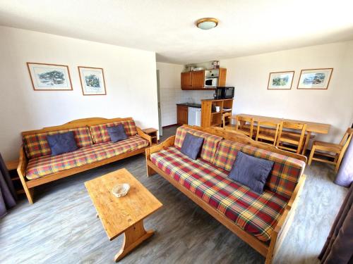 Photo de la galerie de l'établissement Appartement 55m² avec 2 balcons, proche télésiège, 8-10 pers - FR-1-265-197, à Valfréjus