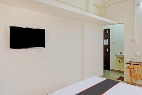 Televisyen dan/atau pusat hiburan di Collection O Orchid Residency Medavakkam