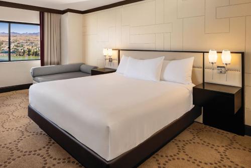 Letto o letti in una camera di Harrah's Laughlin, A Caesars Destination