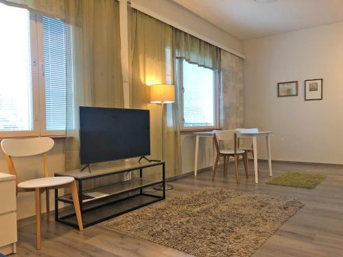 TV a/nebo společenská místnost v ubytování Muurame-City huoneet