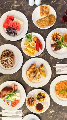 Makanan di atau berdekatan hotel