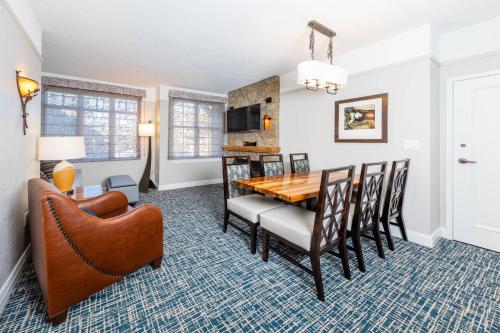 a dining room with a table and chairs at Marriott's Timber Lodge in South Lake Tahoe