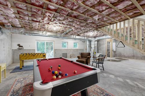 a billiard room with a pool table in it at Kenny's Kabin in Wolfeboro