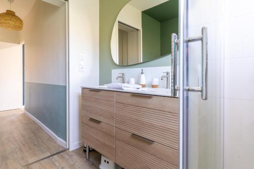 Et badeværelse på Mamy Blue - Maison proche Lac de Cazaux