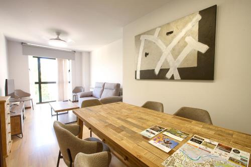 a living room with a wooden table and chairs at Cuencaloft Villacuenca in Cuenca
