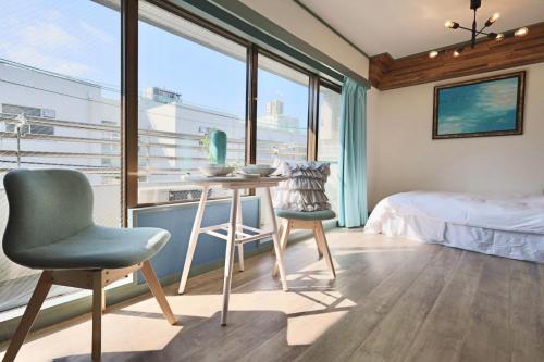 a bedroom with a bed and a table and chairs at スターハイツ蒲田 in Tokyo