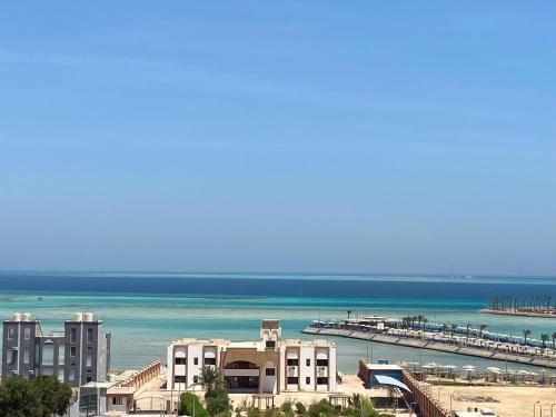 شقة مجهزة امام البحر