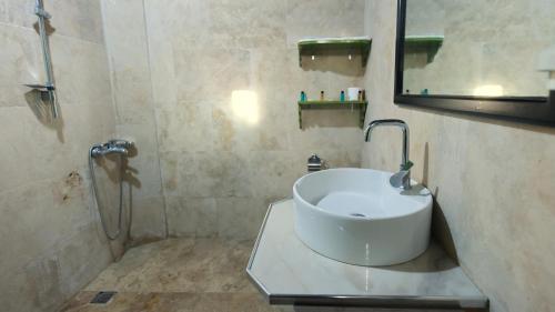 Ένα μπάνιο στο Mommy's Cave Home