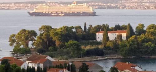 Apartment in Preko with sea view, terrace, air conditioning, Wi-Fi (4574-1)