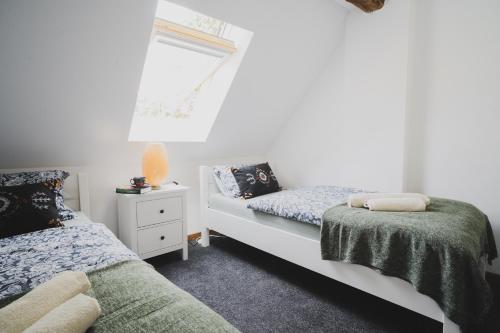 Ένα ή περισσότερα κρεβάτια σε δωμάτιο στο Apartament Sadyba