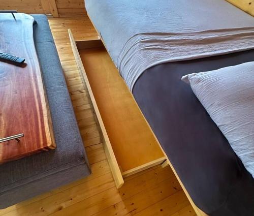 Katil atau katil-katil dalam bilik di Tranquil Modern Farm Cabin