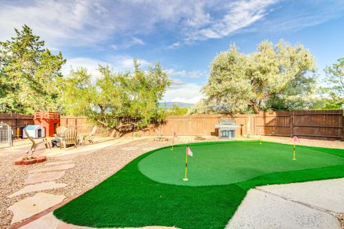 アルバカーキにあるDeck, Putting Green and Views Albuquerque Oasisのギャラリーの写真