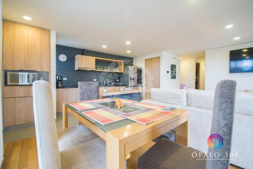 a living room with a table and a couch at Apartamento Ópalo 308 in Paipa
