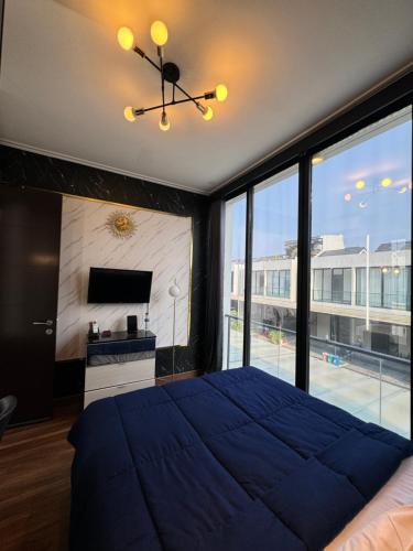 Ένα ή περισσότερα κρεβάτια σε δωμάτιο στο CJ House PIK 2