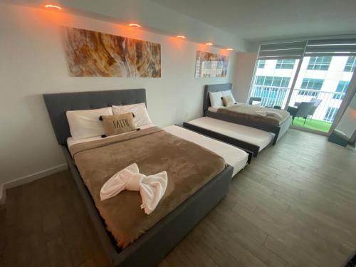 High Rise Brickell Modern Studio photo 27