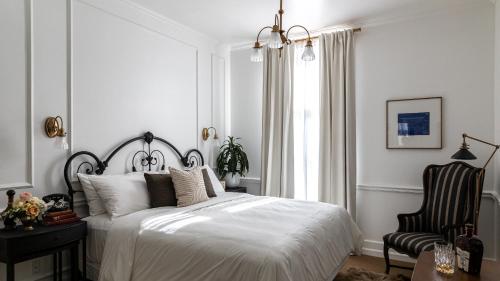 Un ou plusieurs lits dans un hébergement de l'établissement The Holbrooke Hotel