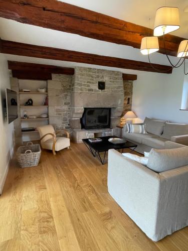 a living room with a couch and a fireplace at Villa Mamina, face à la mer, île Grande in Pleumeur-Bodou