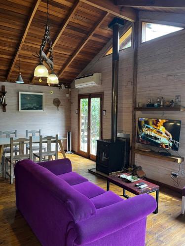 Μια τηλεόραση ή/και κέντρο ψυχαγωγίας στο Cabañas SKY