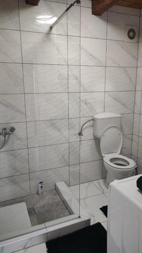 Bilik mandi di Kuća za odmor Jopi i Mare
